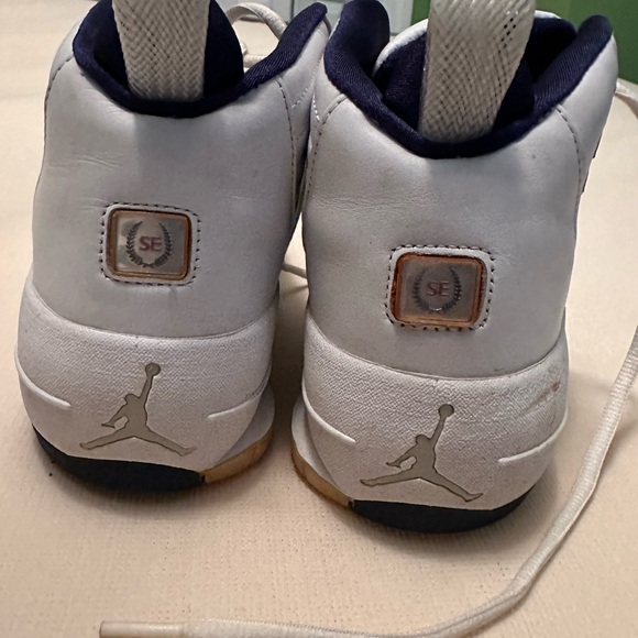 Jordan’s - Picture 3 of 4